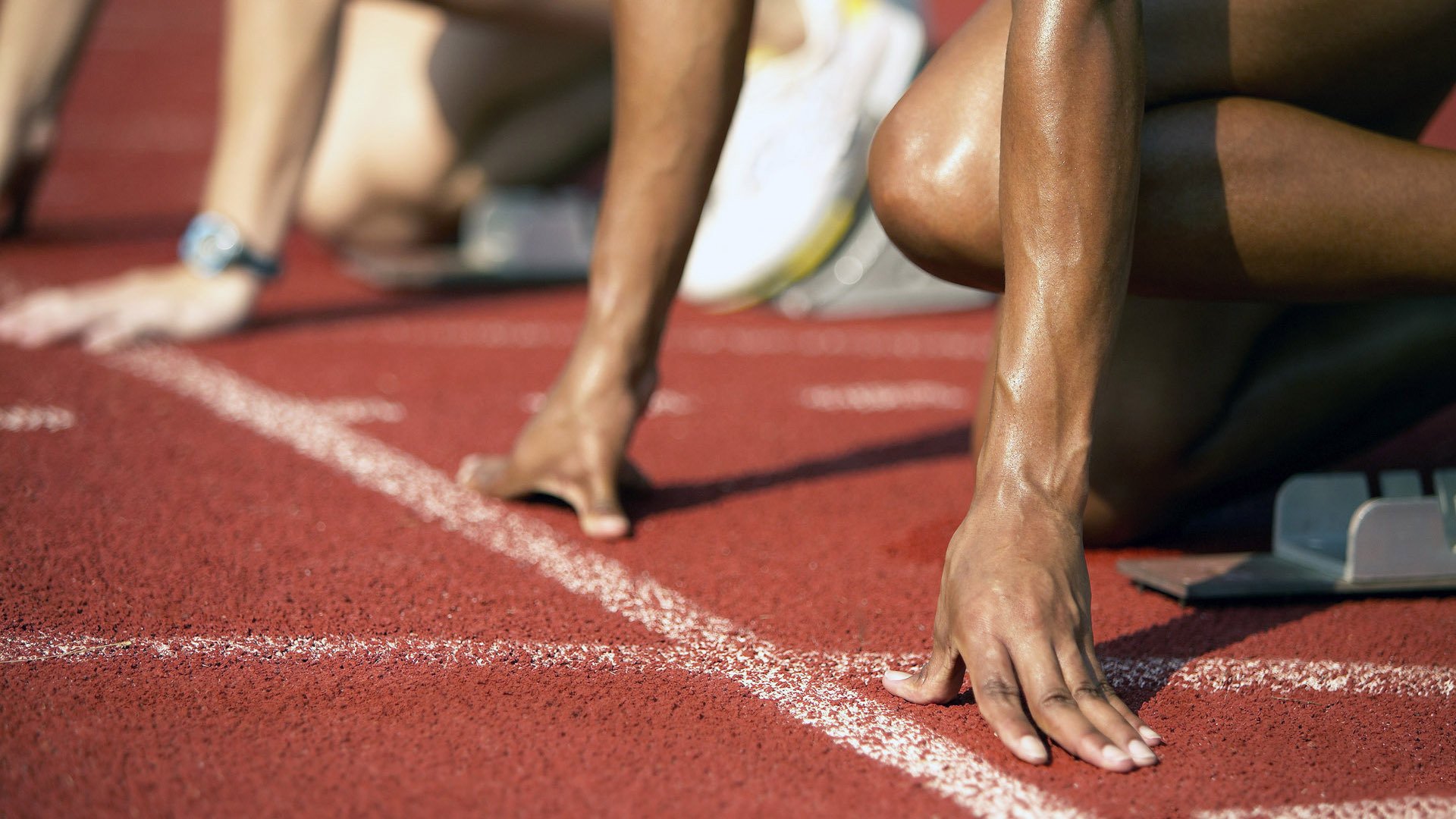 开云官方app入口-法拉利的至暗时刻，迈凯伦的战术绝杀与佩雷兹的不朽纪录